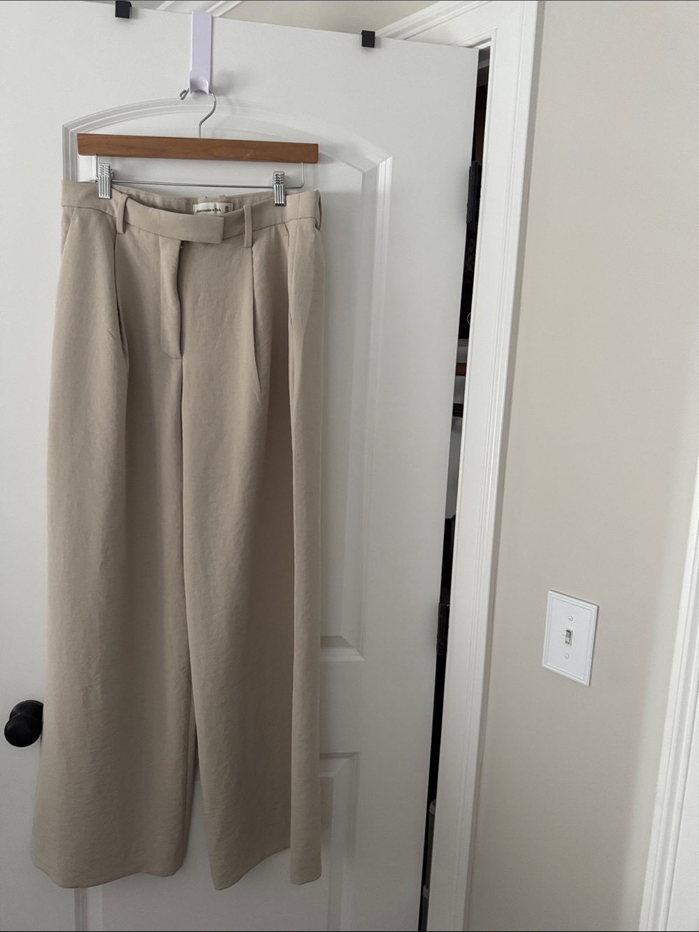 Abercrombie Wide Leg High Waist Trousers in Beige - Size 30/10